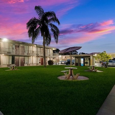 Hometowne Studios By Red Roof Vero Beach - I-95 Exterior photo