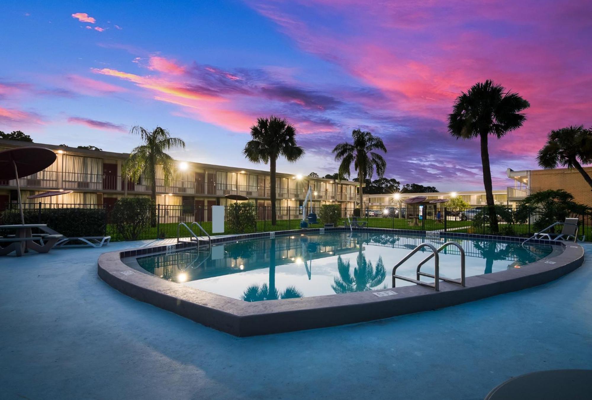 Hometowne Studios By Red Roof Vero Beach - I-95 Exterior photo